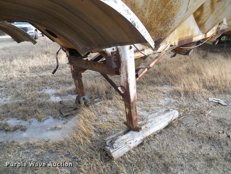 image for item DD1961 Pneumatic dry bulk trailer