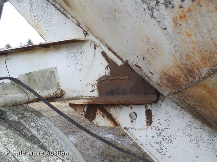 image for item DD1961 Pneumatic dry bulk trailer