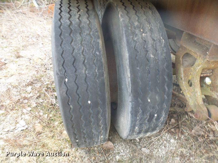 image for item DD1961 Pneumatic dry bulk trailer