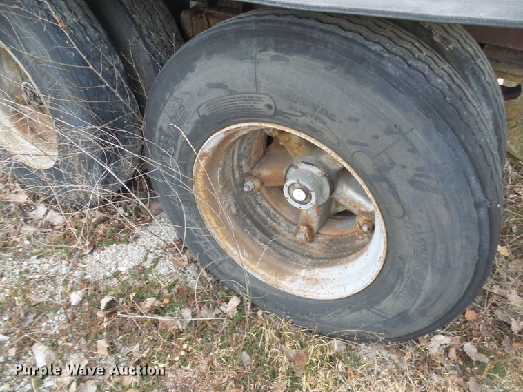 image for item DD1961 Pneumatic dry bulk trailer