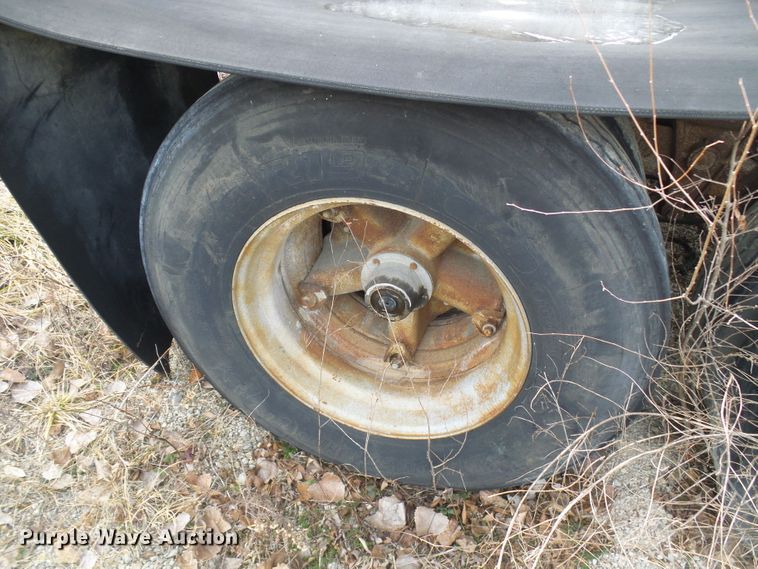 image for item DD1961 Pneumatic dry bulk trailer