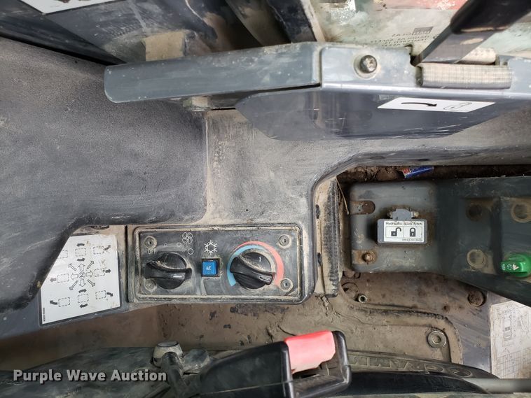 image for item DD2655 2012 Takeuchi TL250 skid steer