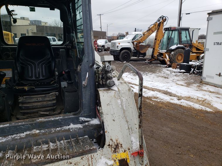 image for item DD2655 2012 Takeuchi TL250 skid steer