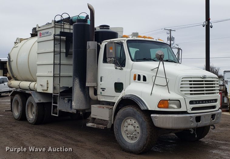 image for item DD2656 2005 Sterling LT9500 vacuum truck