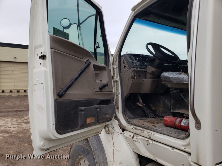 image for item DD2656 2005 Sterling LT9500 vacuum truck