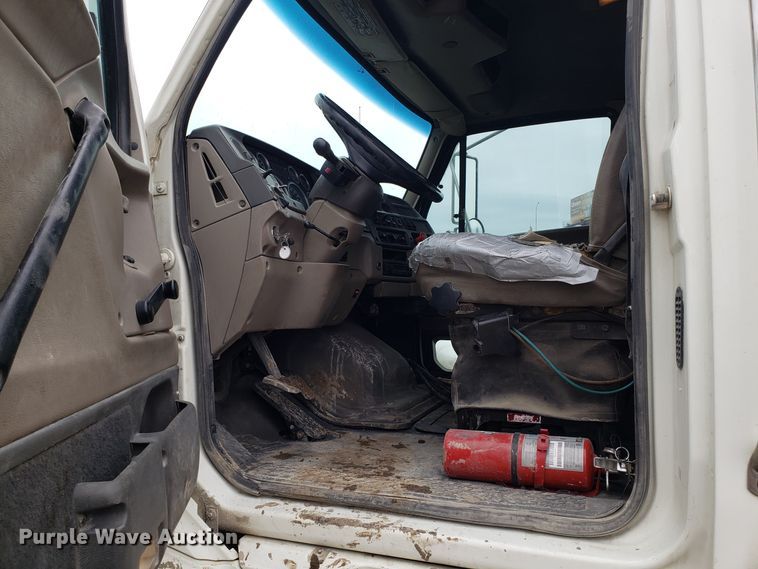 image for item DD2656 2005 Sterling LT9500 vacuum truck