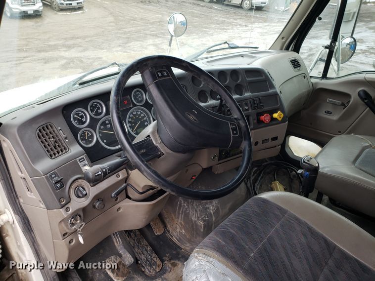 image for item DD2656 2005 Sterling LT9500 vacuum truck