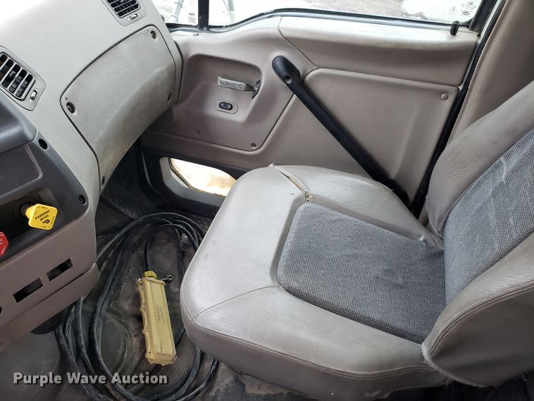 image for item DD2656 2005 Sterling LT9500 vacuum truck