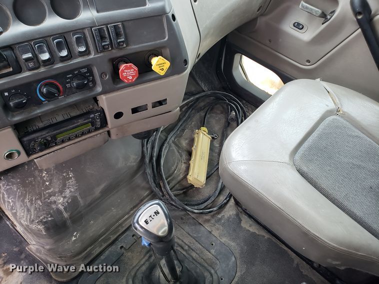 image for item DD2656 2005 Sterling LT9500 vacuum truck