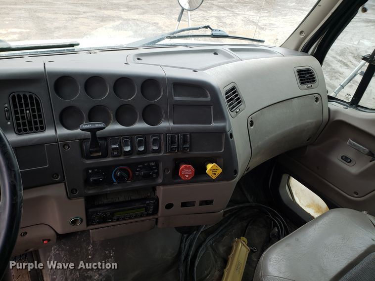 image for item DD2656 2005 Sterling LT9500 vacuum truck