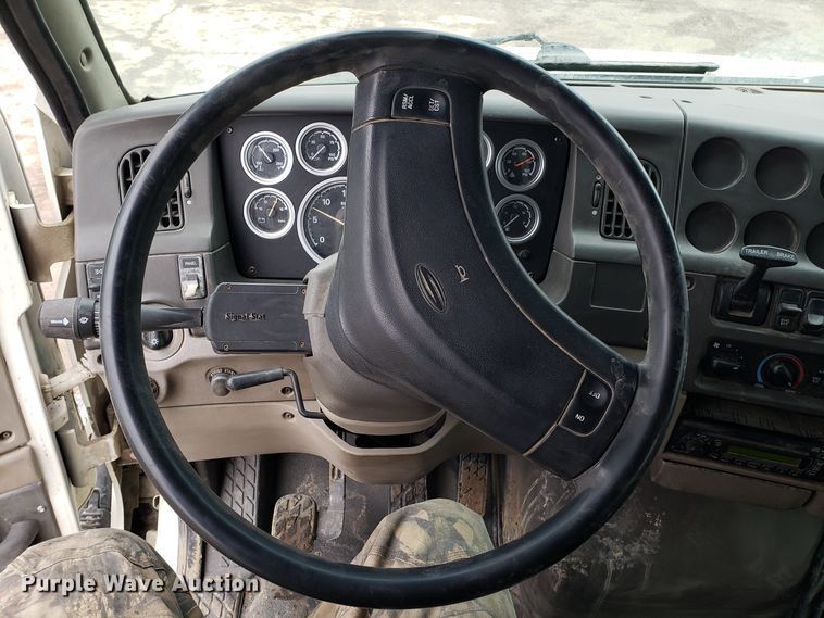 image for item DD2656 2005 Sterling LT9500 vacuum truck