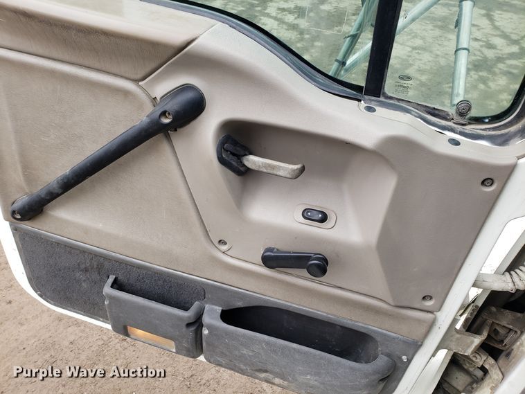 image for item DD2656 2005 Sterling LT9500 vacuum truck