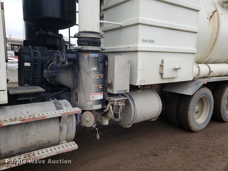 image for item DD2656 2005 Sterling LT9500 vacuum truck