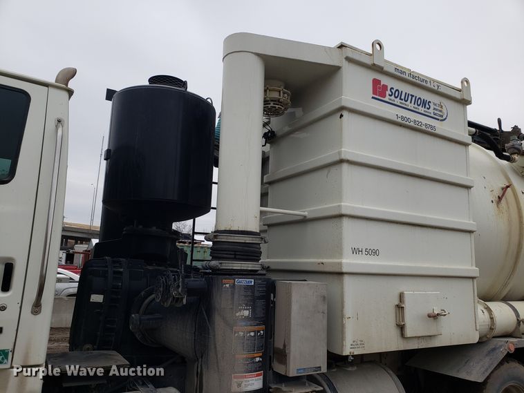 image for item DD2656 2005 Sterling LT9500 vacuum truck