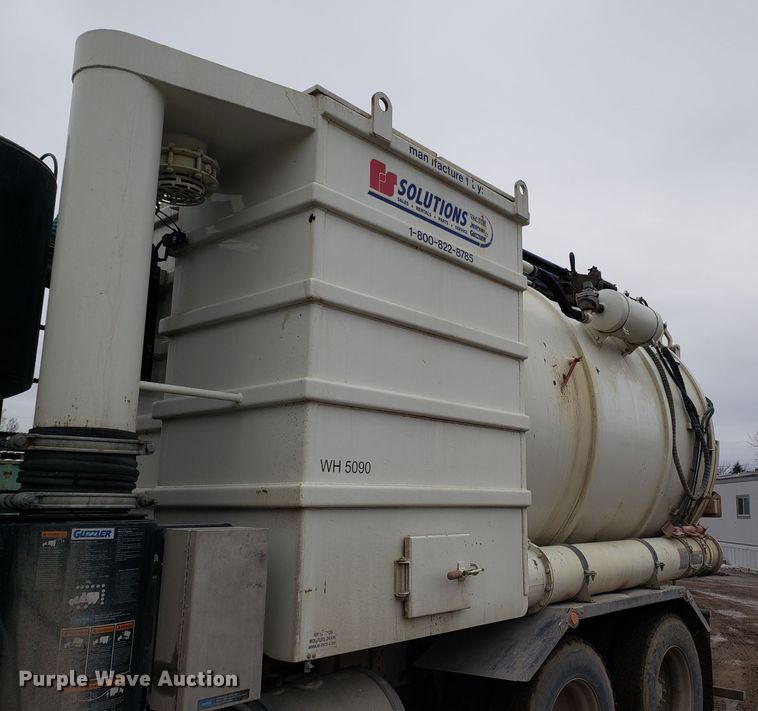 image for item DD2656 2005 Sterling LT9500 vacuum truck