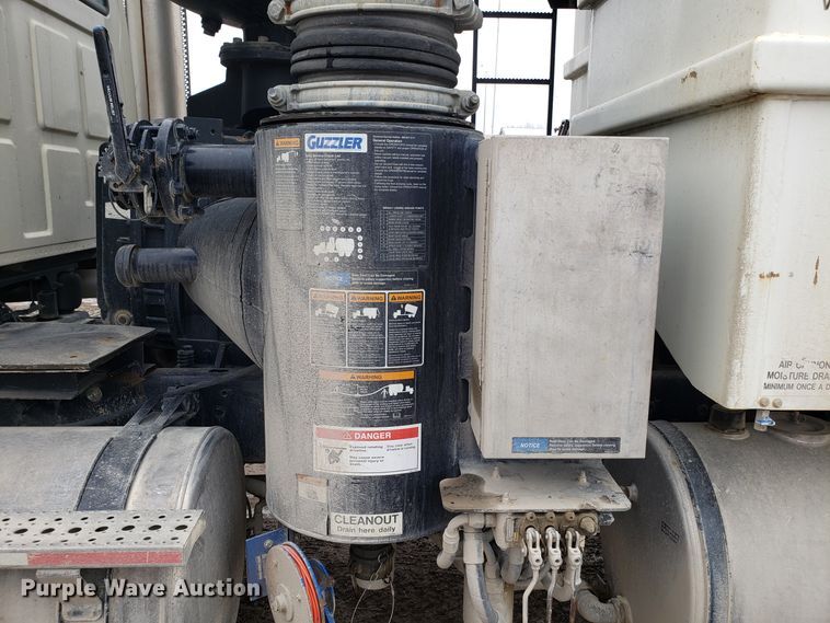 image for item DD2656 2005 Sterling LT9500 vacuum truck