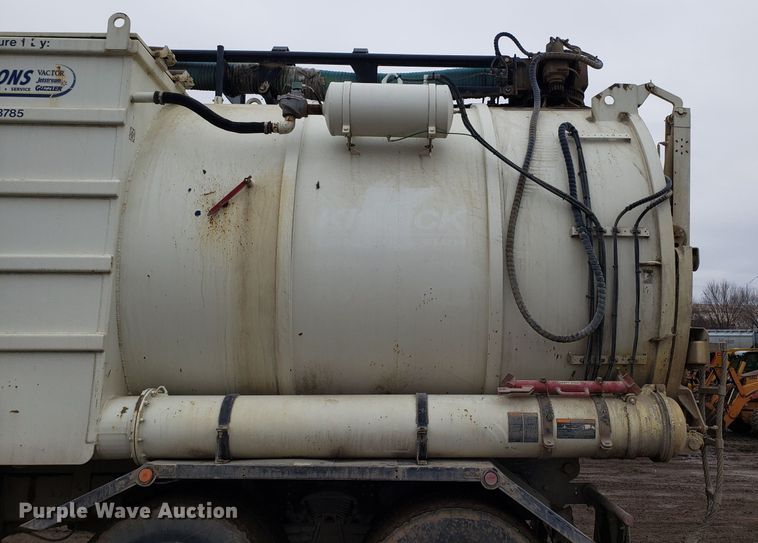 image for item DD2656 2005 Sterling LT9500 vacuum truck