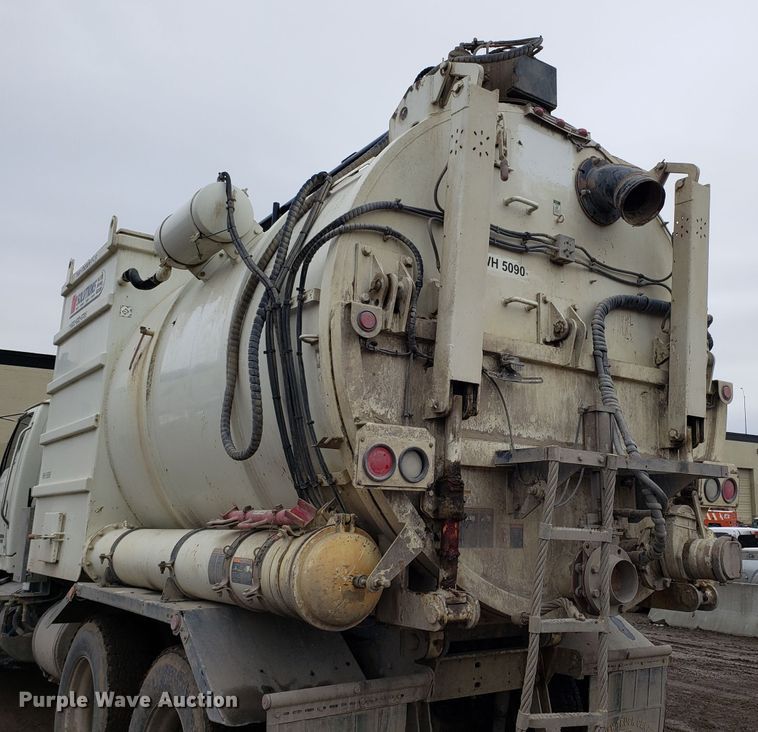 image for item DD2656 2005 Sterling LT9500 vacuum truck