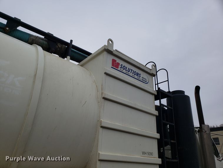 image for item DD2656 2005 Sterling LT9500 vacuum truck