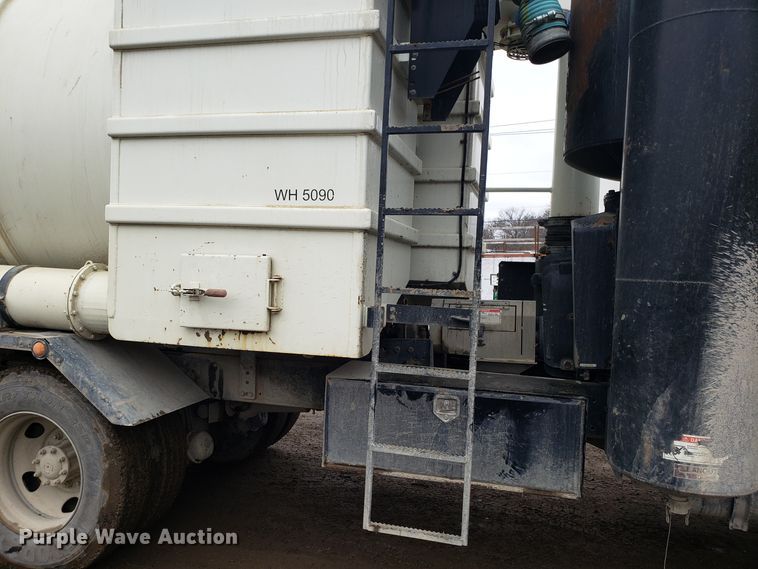 image for item DD2656 2005 Sterling LT9500 vacuum truck