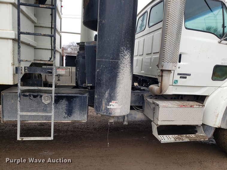 image for item DD2656 2005 Sterling LT9500 vacuum truck