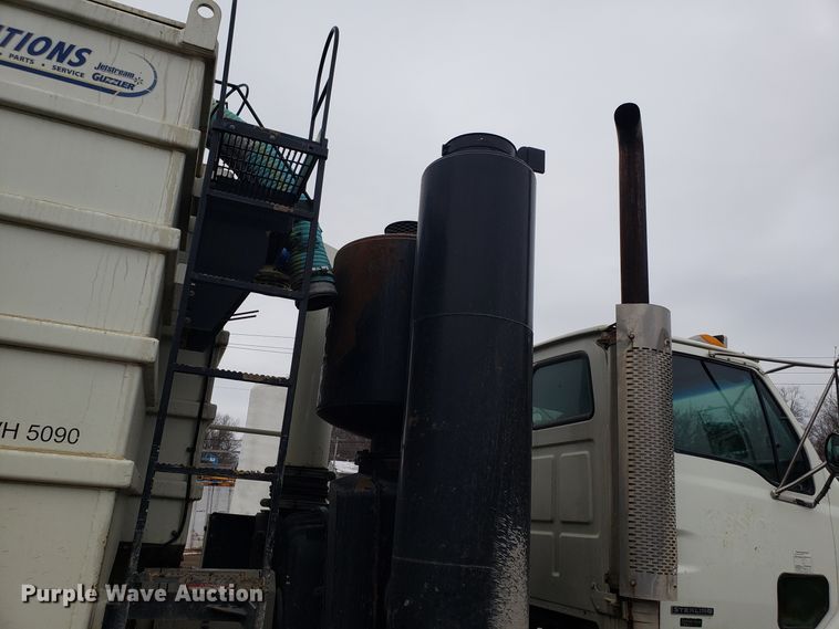 image for item DD2656 2005 Sterling LT9500 vacuum truck