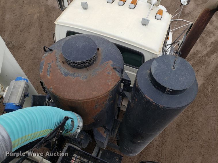 image for item DD2656 2005 Sterling LT9500 vacuum truck