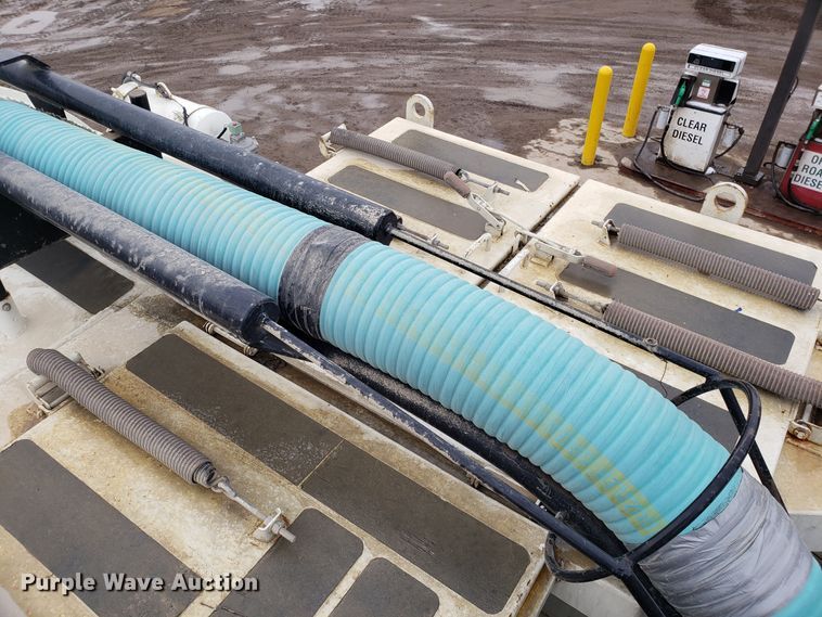 image for item DD2656 2005 Sterling LT9500 vacuum truck