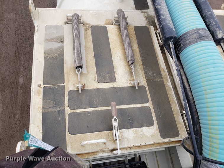 image for item DD2656 2005 Sterling LT9500 vacuum truck