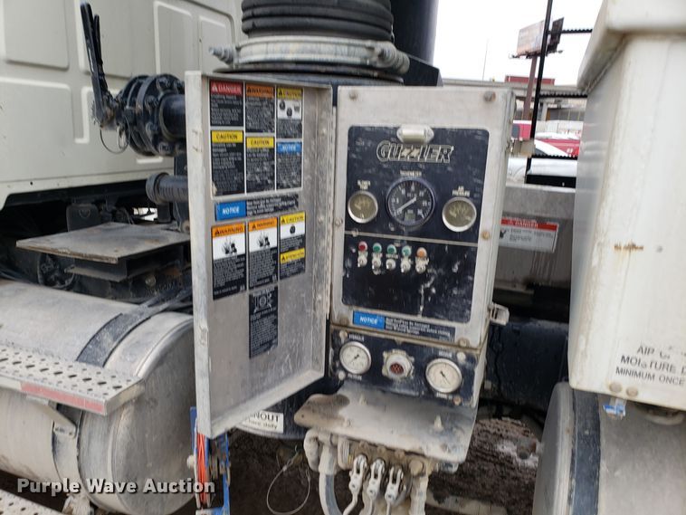 image for item DD2656 2005 Sterling LT9500 vacuum truck