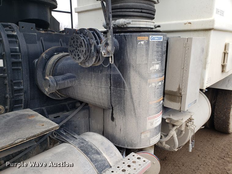 image for item DD2656 2005 Sterling LT9500 vacuum truck