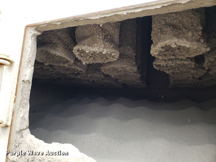 image for item DD2656 2005 Sterling LT9500 vacuum truck