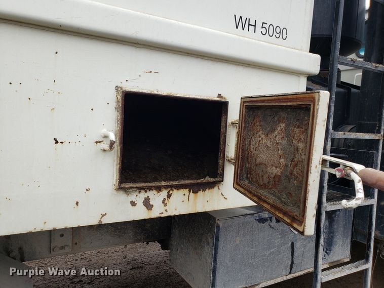 image for item DD2656 2005 Sterling LT9500 vacuum truck