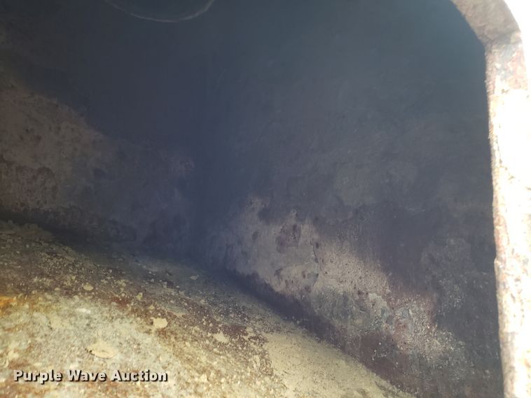 image for item DD2656 2005 Sterling LT9500 vacuum truck