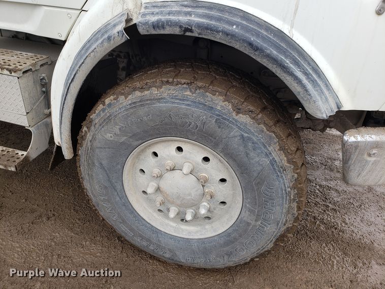 image for item DD2656 2005 Sterling LT9500 vacuum truck