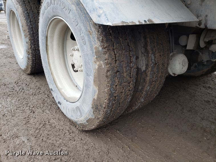 image for item DD2656 2005 Sterling LT9500 vacuum truck