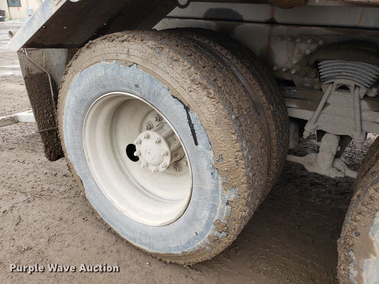 image for item DD2656 2005 Sterling LT9500 vacuum truck