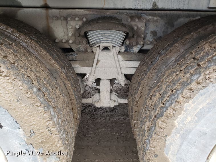 image for item DD2656 2005 Sterling LT9500 vacuum truck