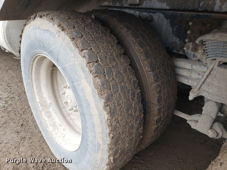 image for item DD2656 2005 Sterling LT9500 vacuum truck