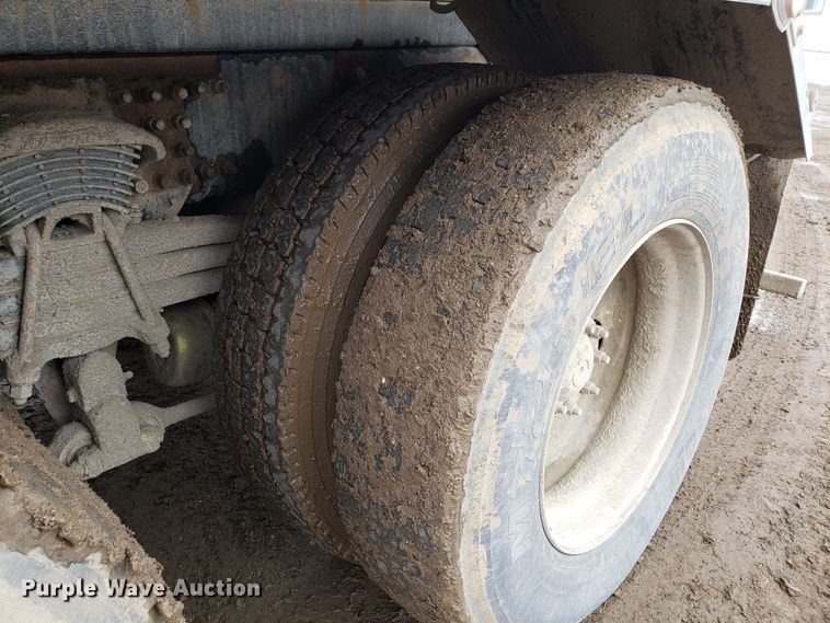 image for item DD2656 2005 Sterling LT9500 vacuum truck