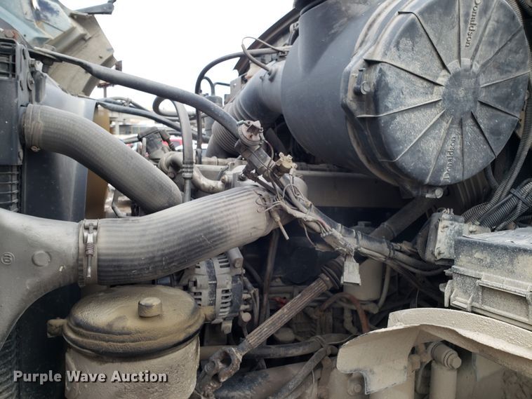 image for item DD2656 2005 Sterling LT9500 vacuum truck