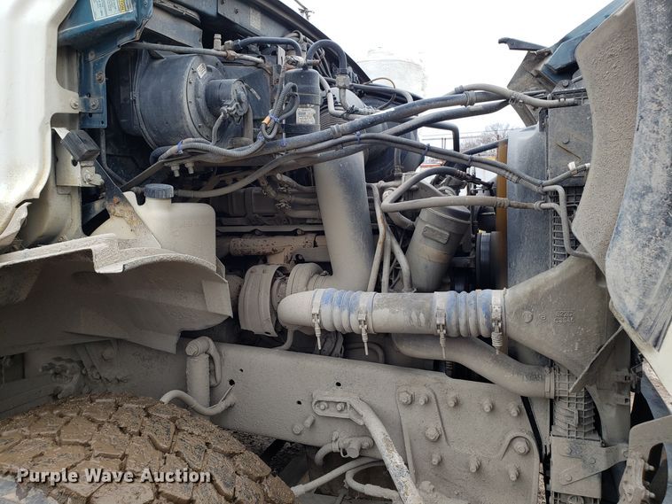 image for item DD2656 2005 Sterling LT9500 vacuum truck