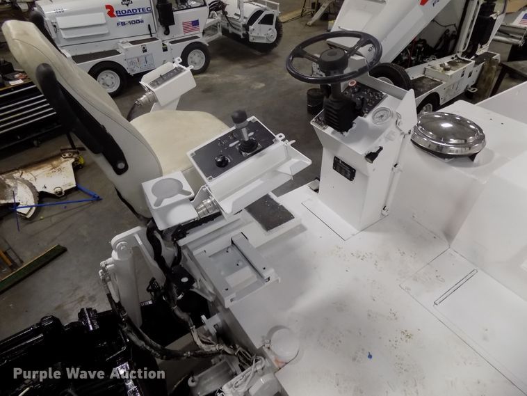 image for item DG2493 2008 Roadtec RP190 paver