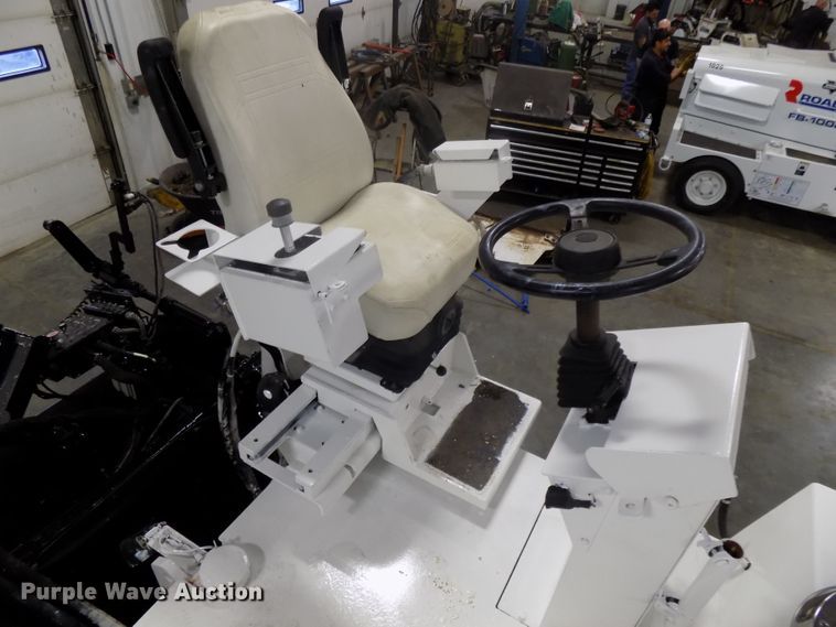 image for item DG2493 2008 Roadtec RP190 paver