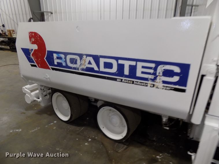 image for item DG2493 2008 Roadtec RP190 paver