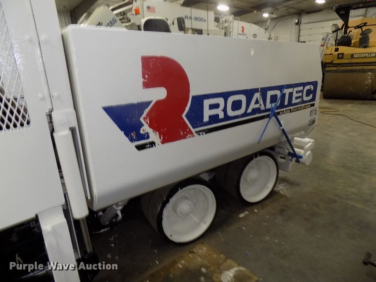 image for item DG2493 2008 Roadtec RP190 paver