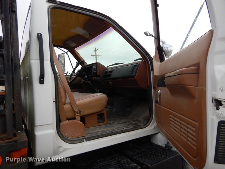 image for item DH5078 1994 Chevrolet Kodiak C6500 flatbed truck