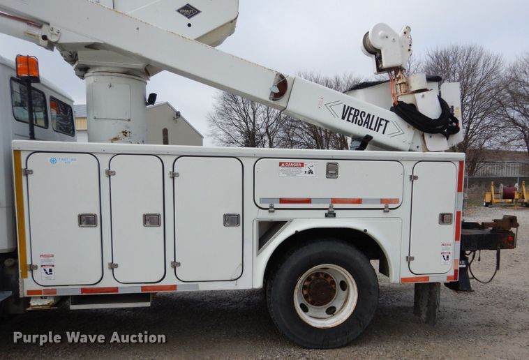 image for item DH5079 2003 Freightliner FL70 bucket truck