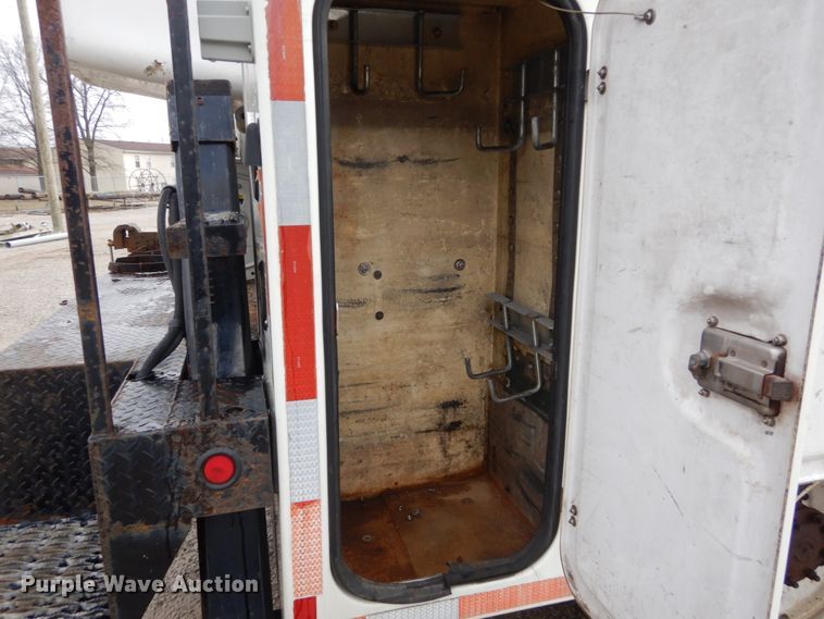 image for item DH5079 2003 Freightliner FL70 bucket truck