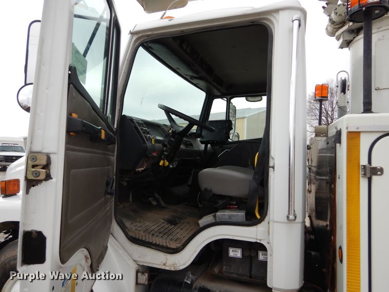 image for item DH5079 2003 Freightliner FL70 bucket truck